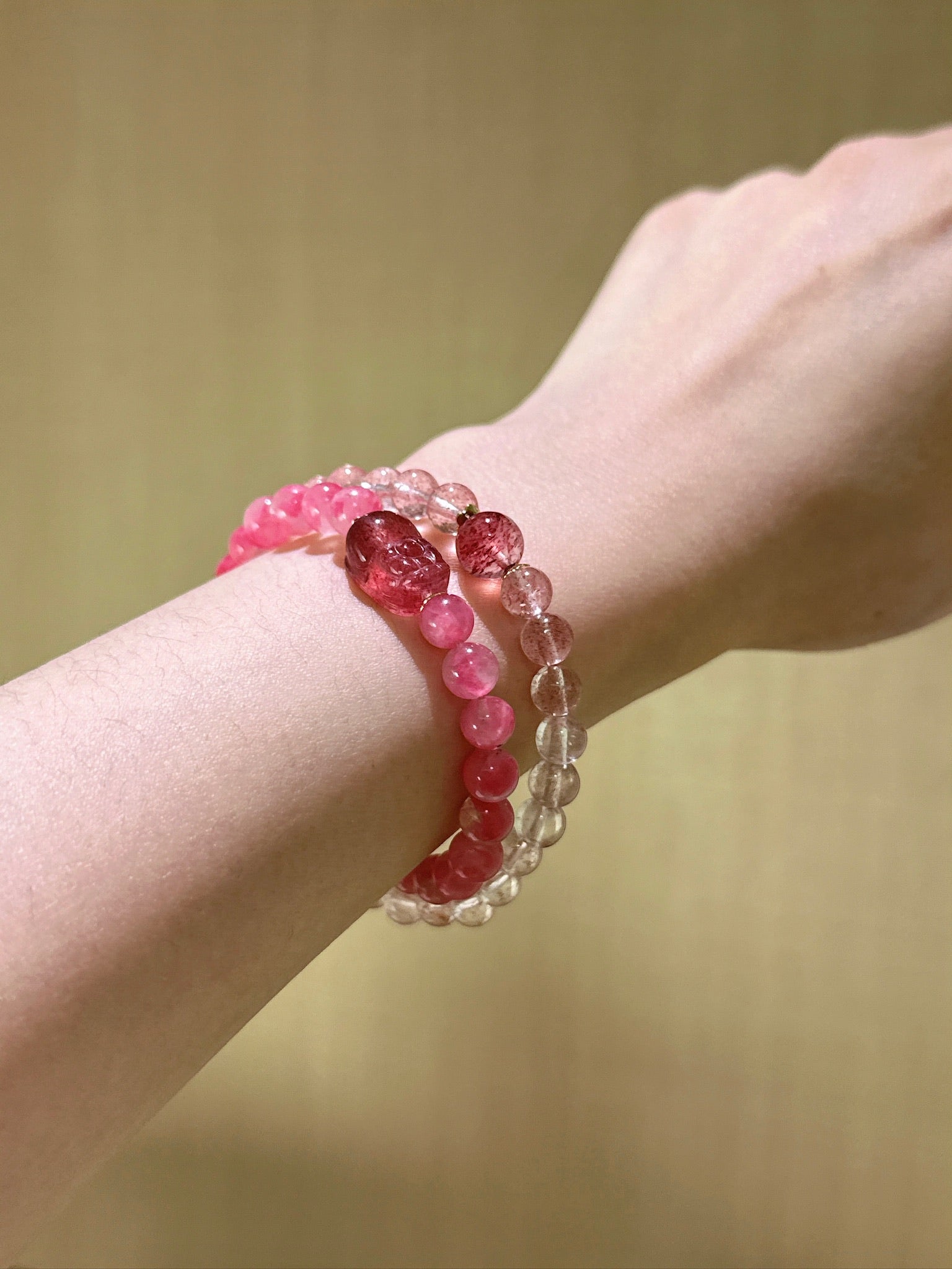 ▫️▪️ Rose stone strawberry crystal bracelet